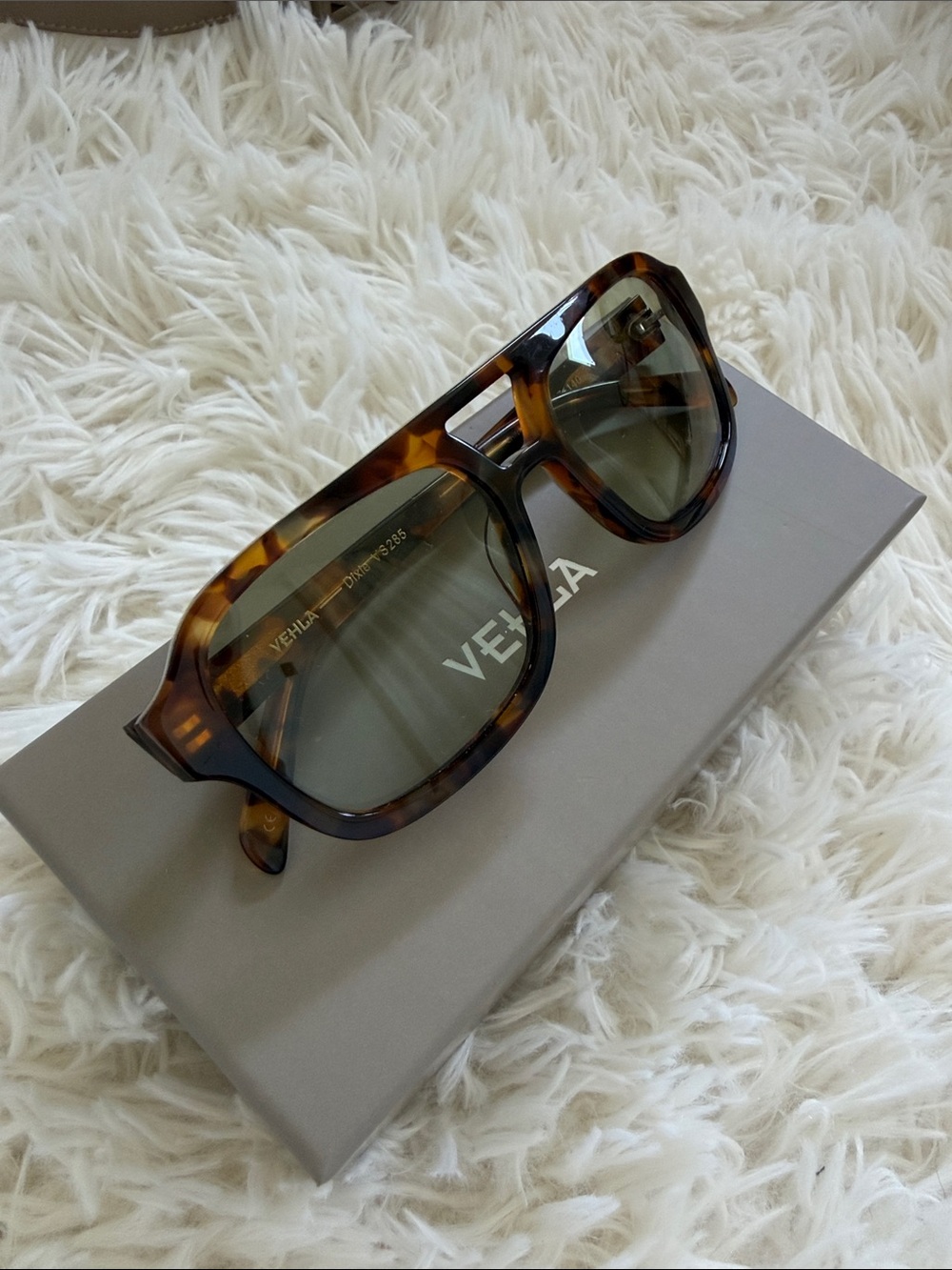 VEHLA Tortoiseshell Frame Sunglasses with Green-Tinted Lenses